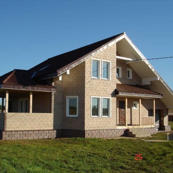Дом с террасой - облицовка фасадной плиткой
