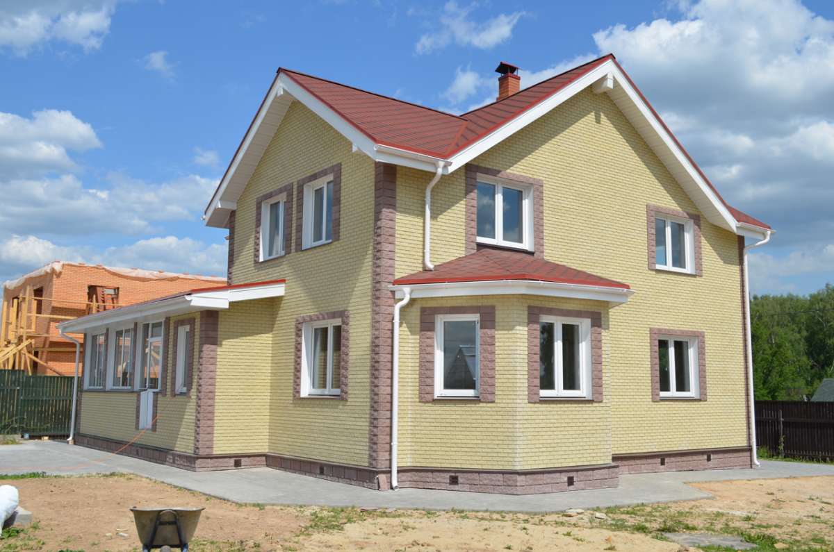 Дом облицованный светлой клинкерной плиткой рижский кирпич Дом облицованный светлой клинкерной плиткой рижский кирпич