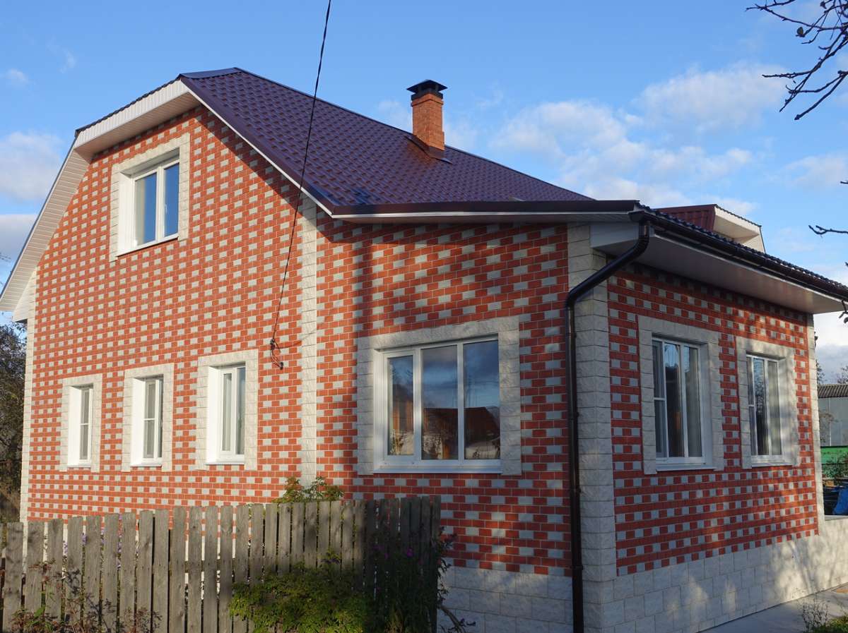 Использование фасадной плитки неузнаваемо преобразило этот дом Использование фасадной плитки неузнаваемо преобразило этот дом